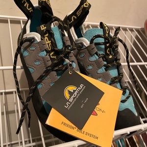 La Sportiva Women's Tarantulace Climbing Shoes Size 4.5 - New - Never Been Worn